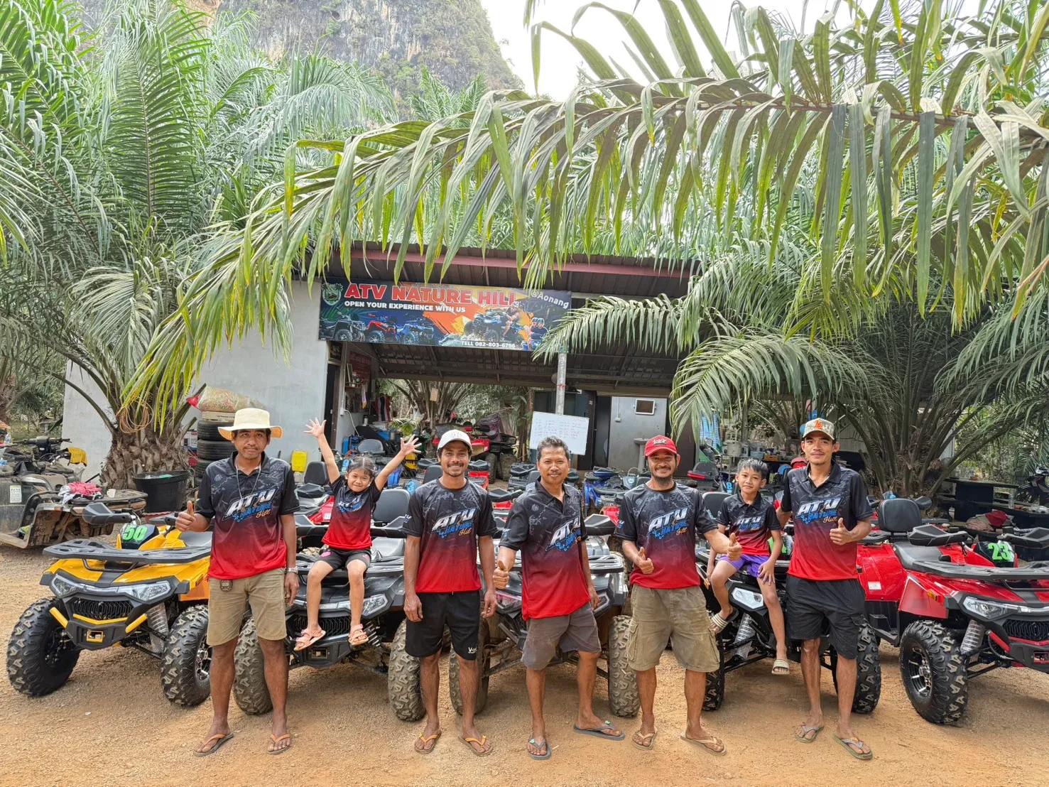 ทีมงานหน้าฐาน ATV กับภูเขา