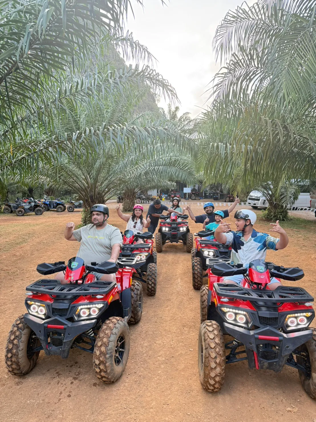 กลุ่มเพื่อนขับ ATV สุดมันส์